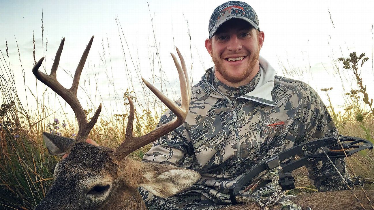 Carson Wentz goes hunting, with continued success