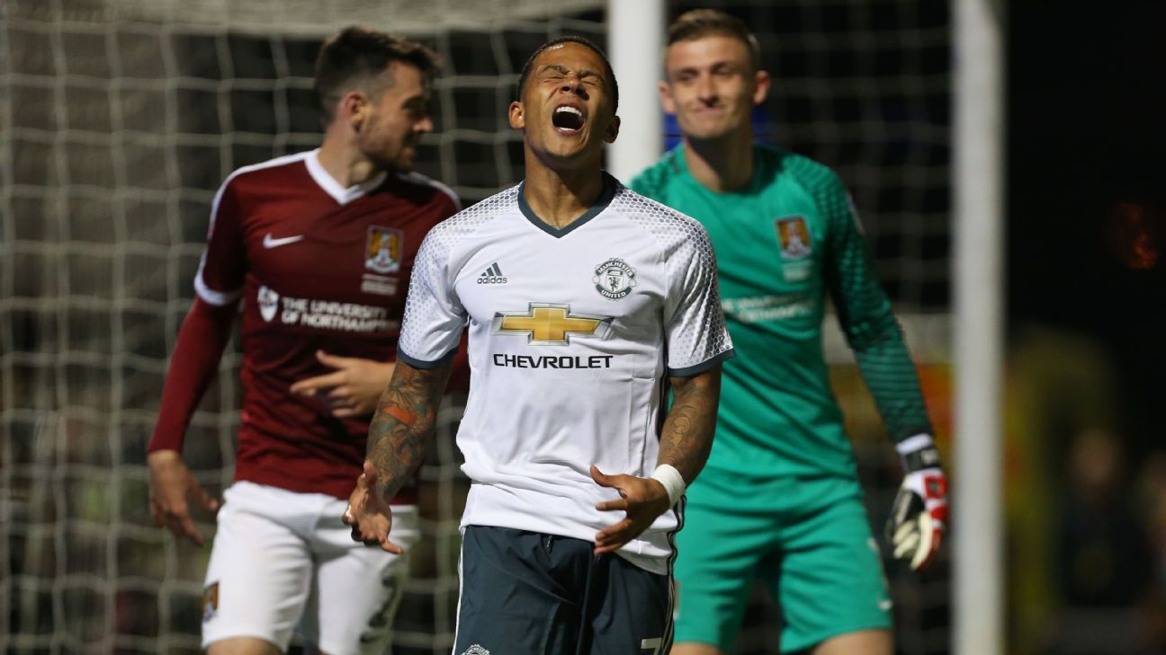 Memphis Depay bid not reasonable - United manager Jose Mourinho