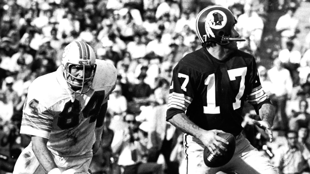 Bill Stanfill, starred for Georgia and Dolphins, dies at 69