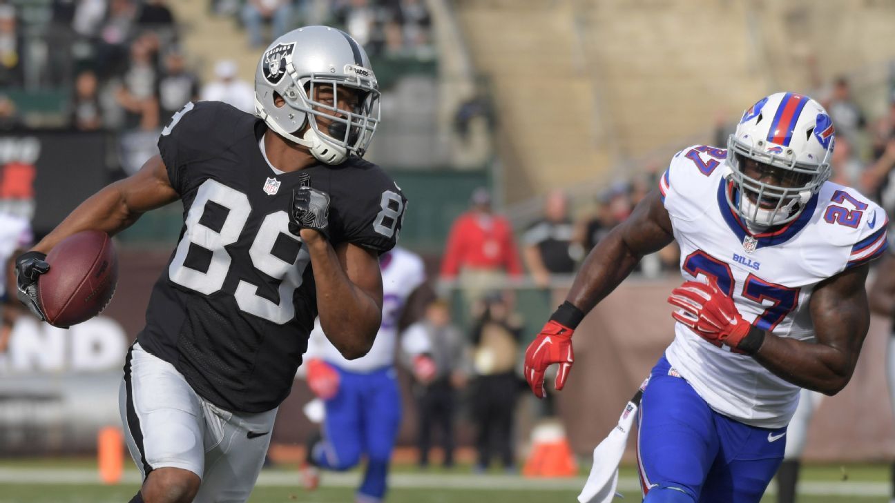 Oakland Raiders' Amari Cooper finding voice with QB Derek Carr