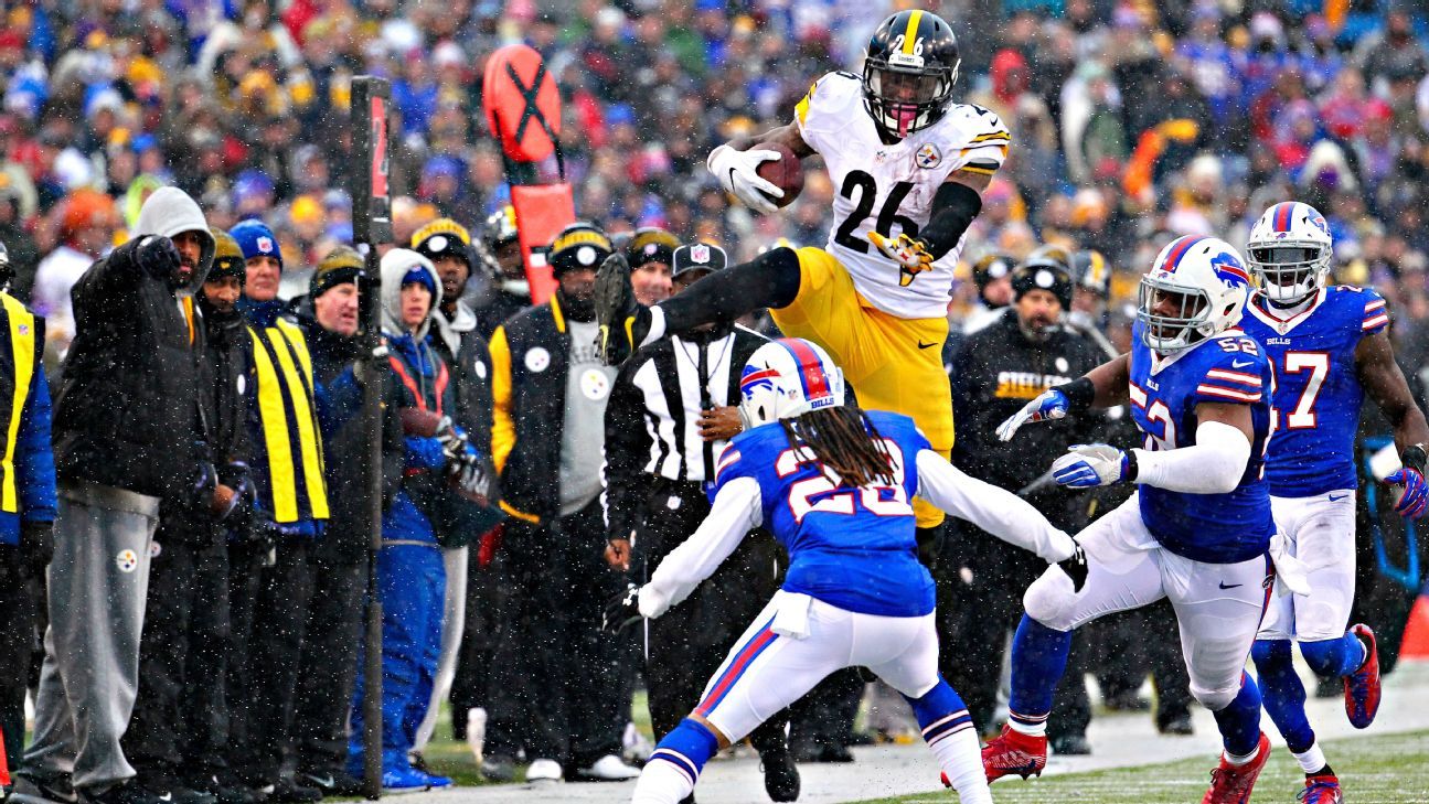 Le'Veon Bell of the Baltimore Ravens scores a fourth quarter