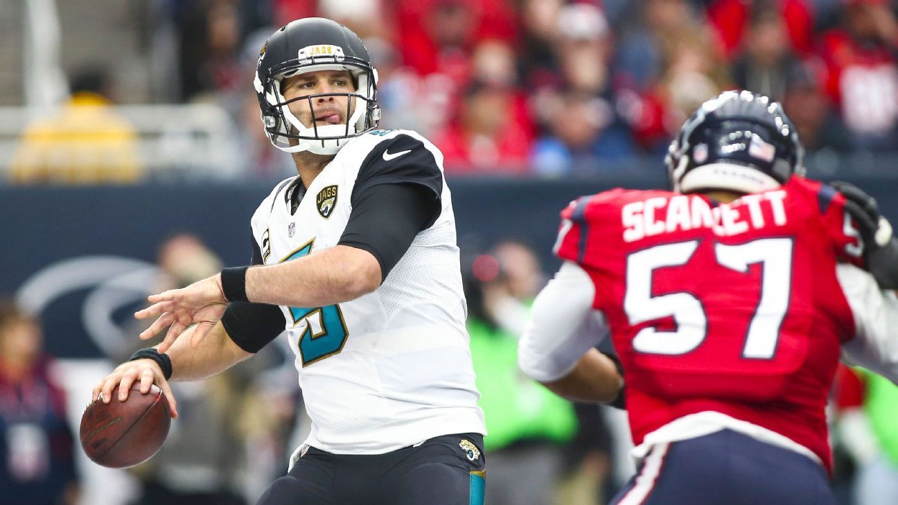 Jacksonville Jaguars quarterbacks David Garrard (9) and Byron