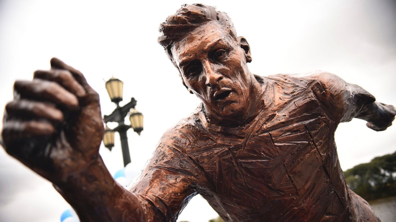 FIFA World Cup Stats on X: 🐐 Lionel Messi's statue next to the