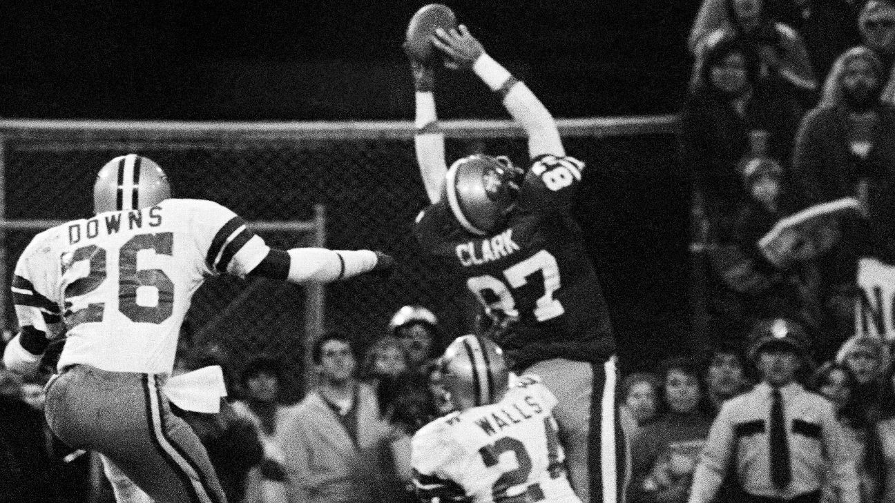 Dwight Clark, 49er great who made 'The Catch,' dies at 61