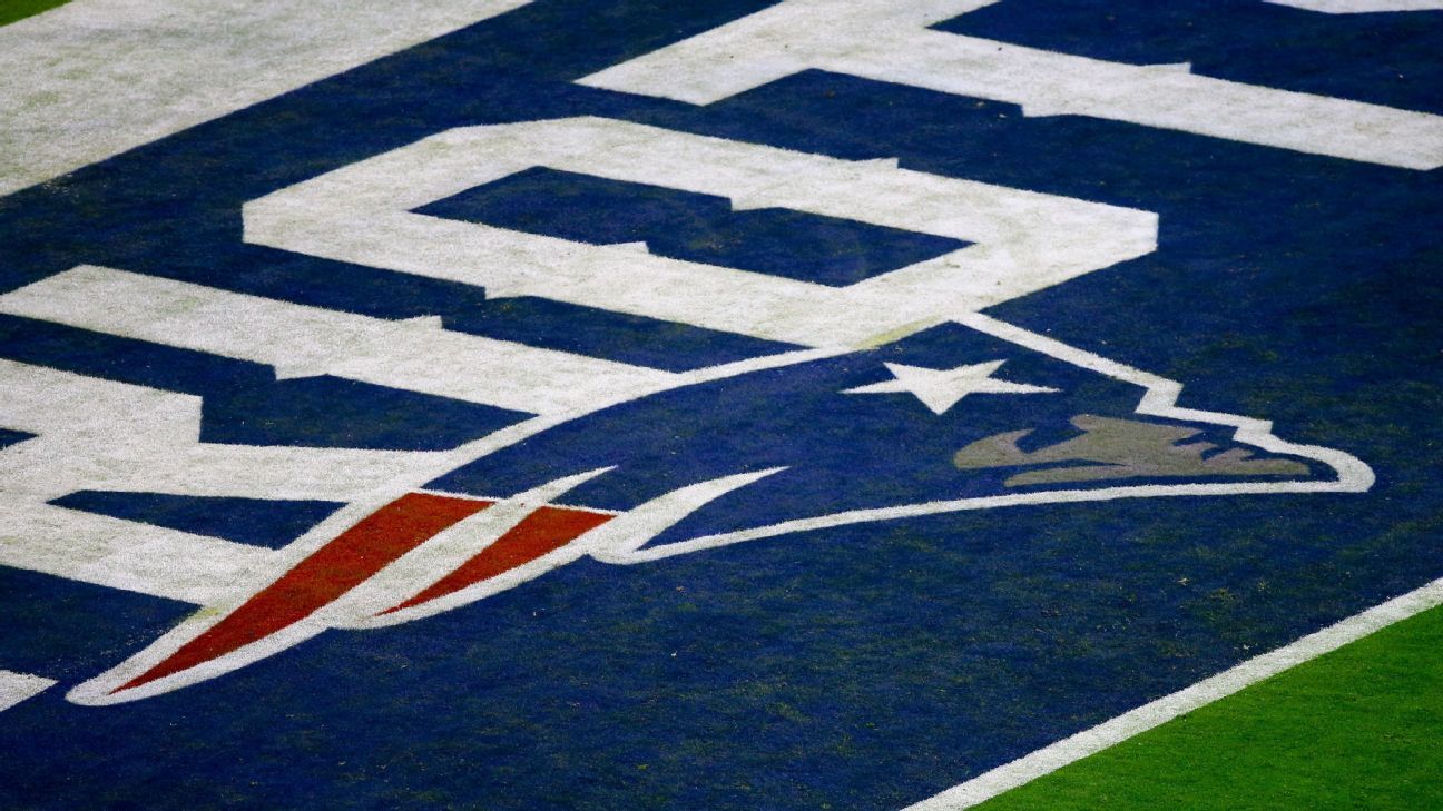 Patriots honor ex-safety Stevens, who died at 51