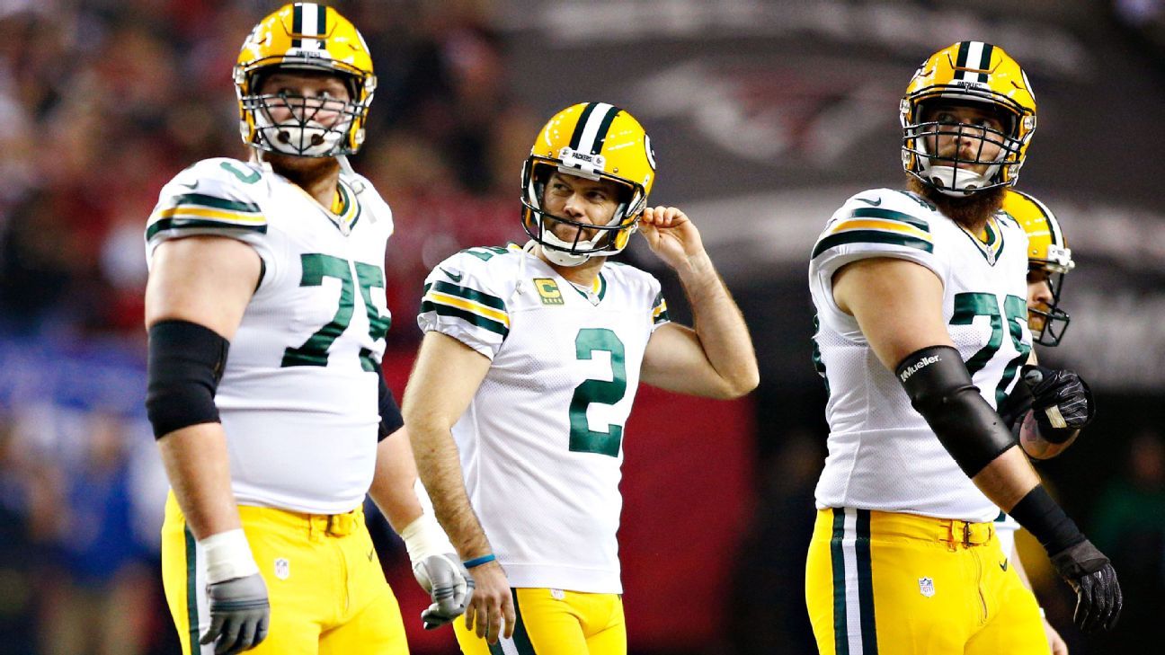 Green Bay Packers kicker MASON CROSBY kicks a 51 yard field goal