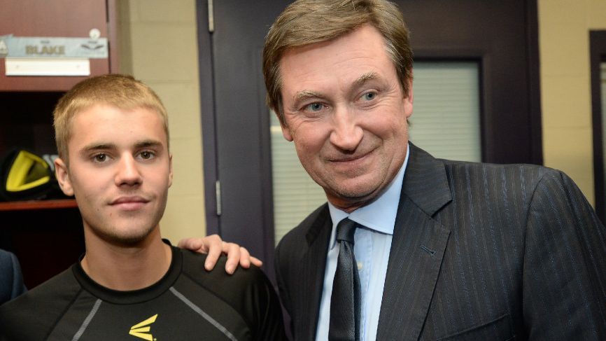 Justin Bieber gets hit, but bounces back in celebrity hockey game