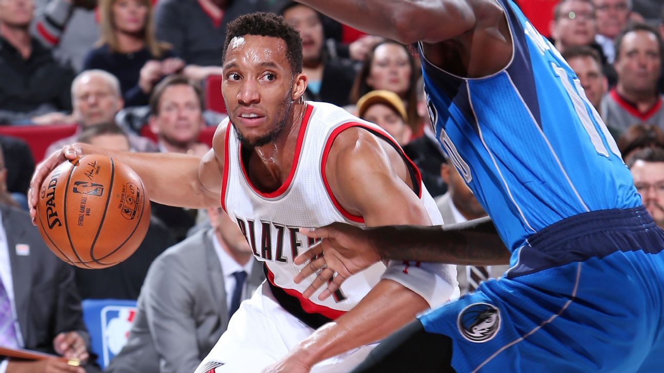 Portland Trail Blazers swingman Evan Turner breaks right hand during ...