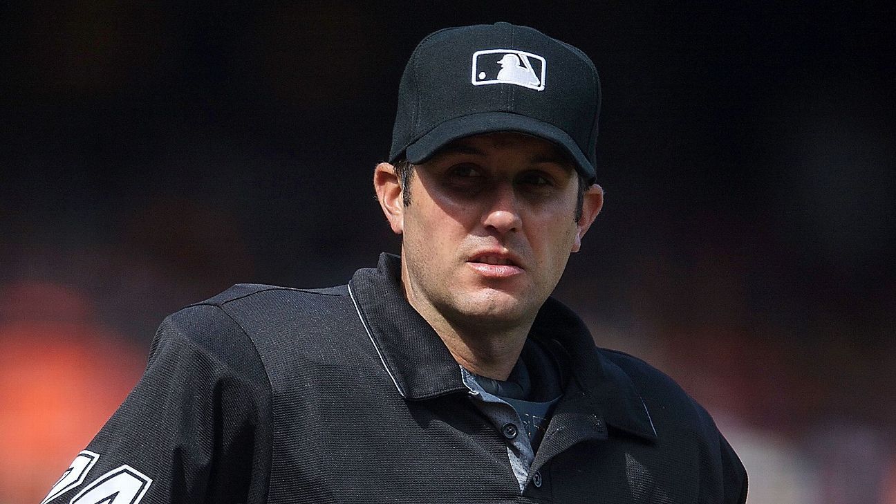 Tumpane replaces Drake on NLDS umpire crew