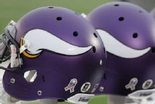 Vikings add OT depth, sign Ryan Van Demark to one-year deal