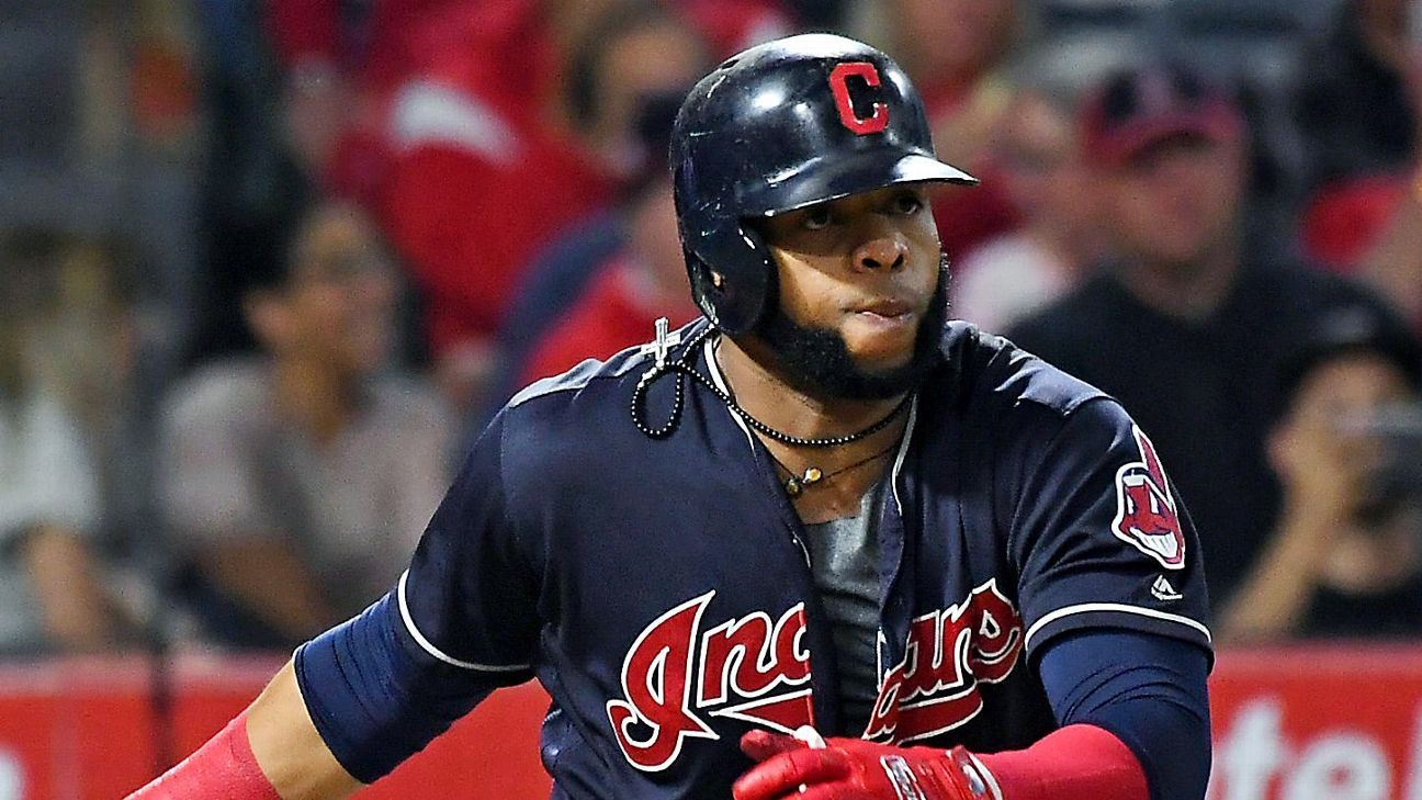 Carlos Santana agrees to 3-year, $60 million deal with Phillies