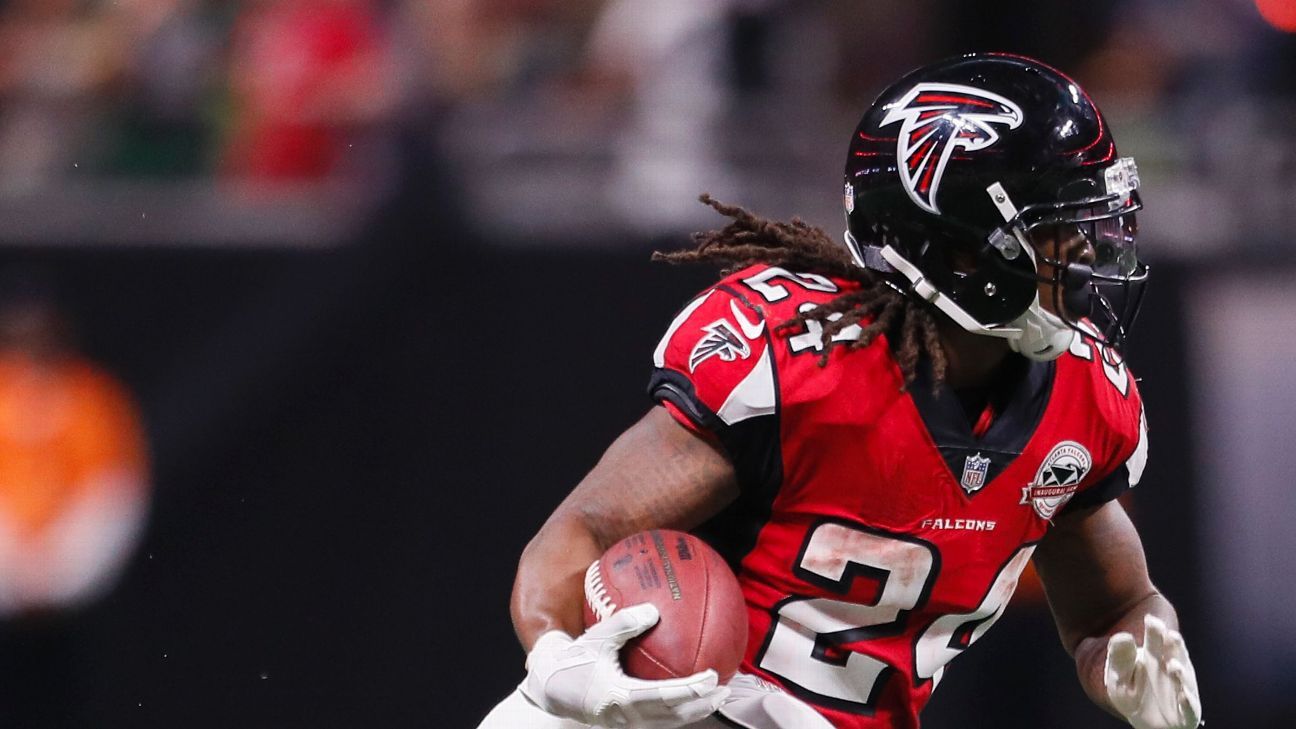 Devonta Freeman of Atlanta Falcons remains in concussion protocol, won't play against Tampa Bay 