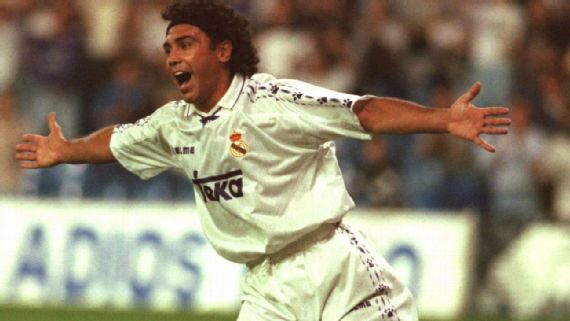 hugo sanchez celebrates a goal with real madrid