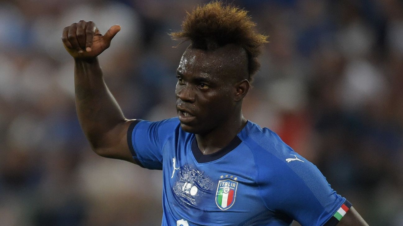 Mario Balotelli praised for standing up to racism during Italy match