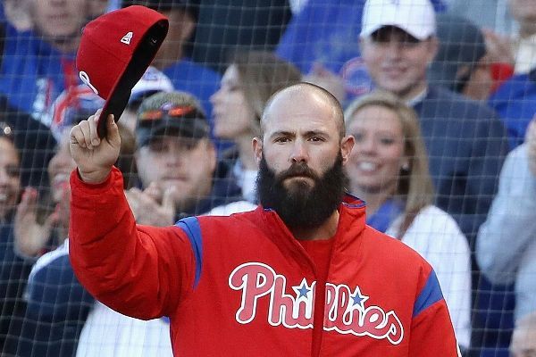 Jake Arrieta of Philadelphia Phillies gets standing ovation from Chicago  Cubs fans in return to Wrigley Field