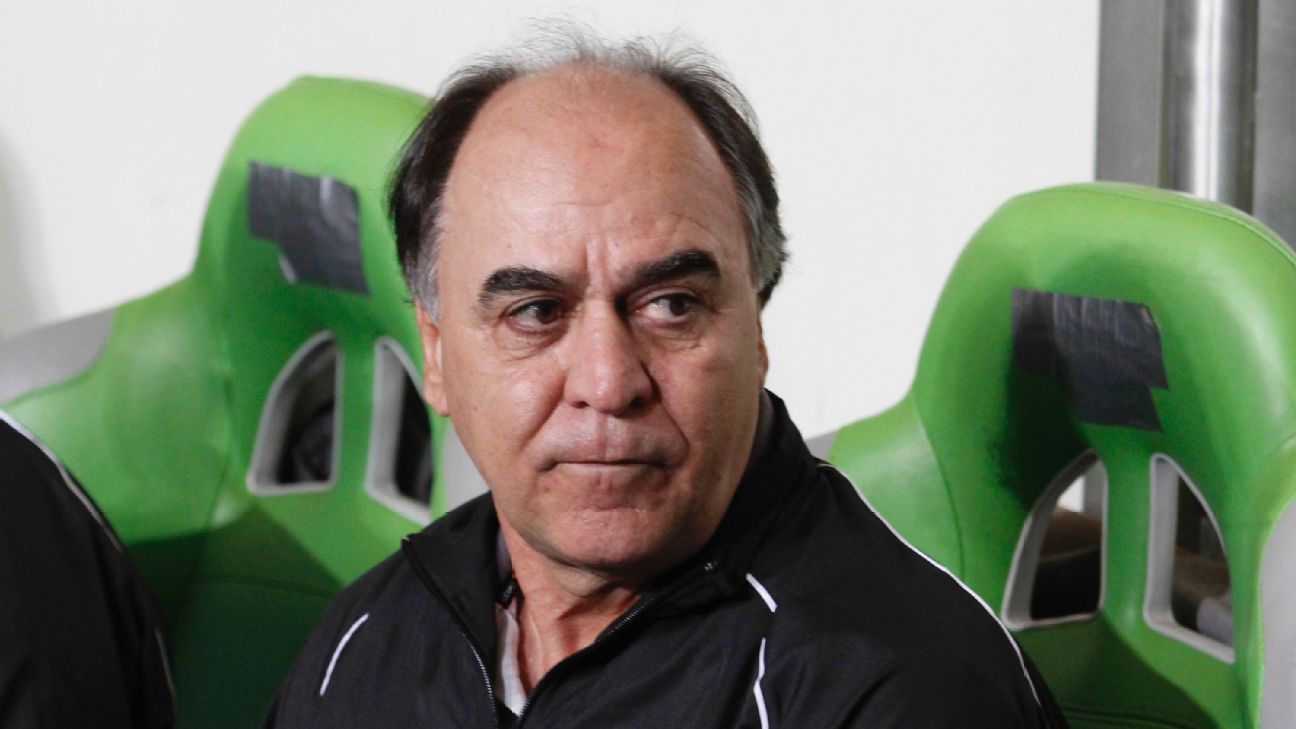 Bicampeão brasileiro encerra carreira e descarta ser técnico: impacto na saúde.