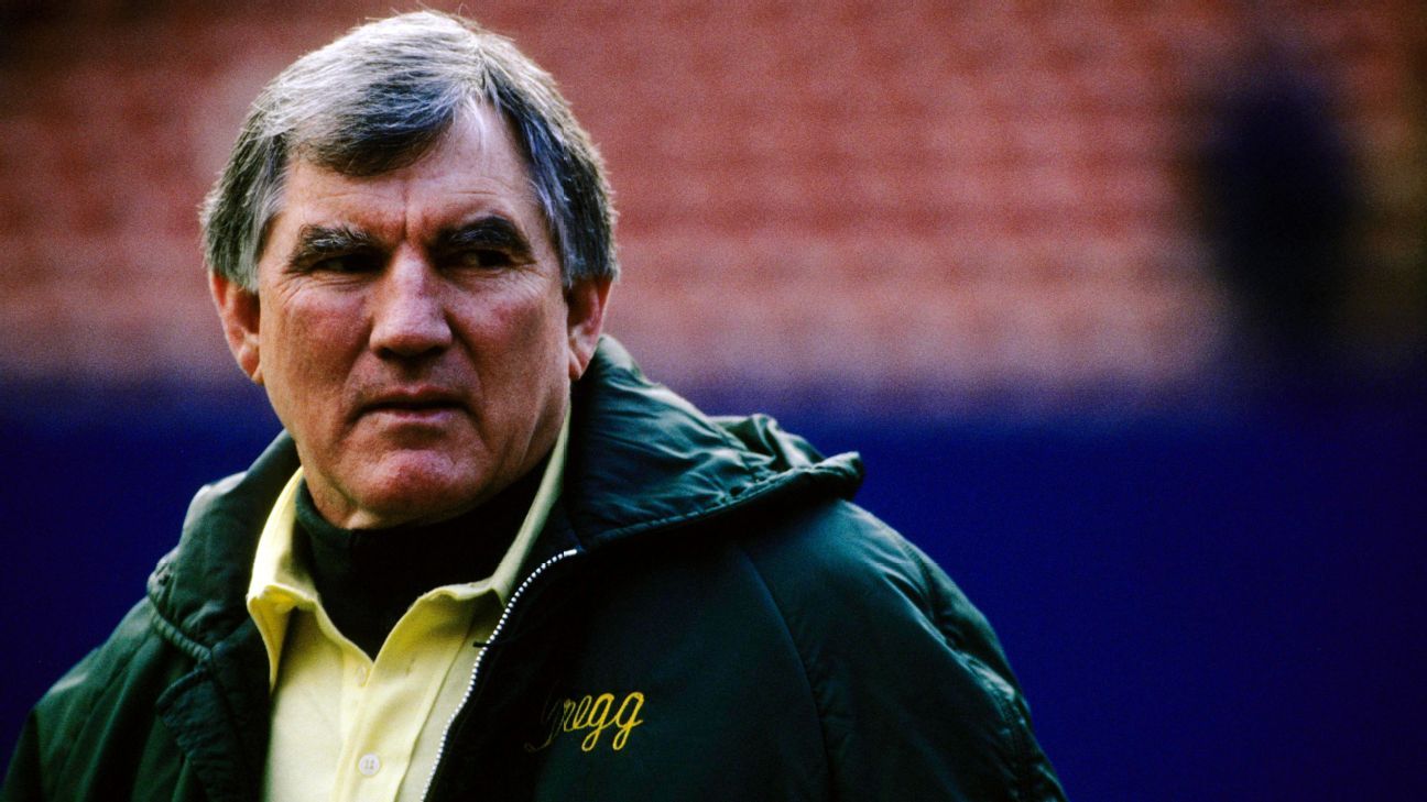 Hall of Fame lineman Forrest Gregg dies at 85