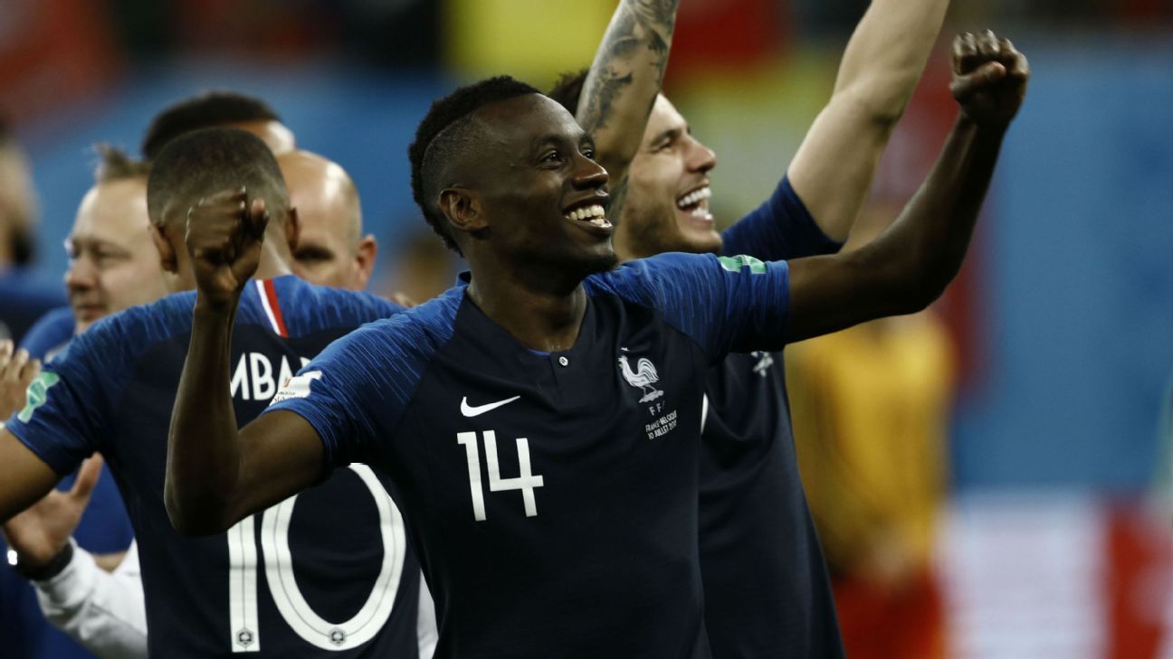 Franceses realizam sonho de erguer a taça da Copa do Mundo; Fotos