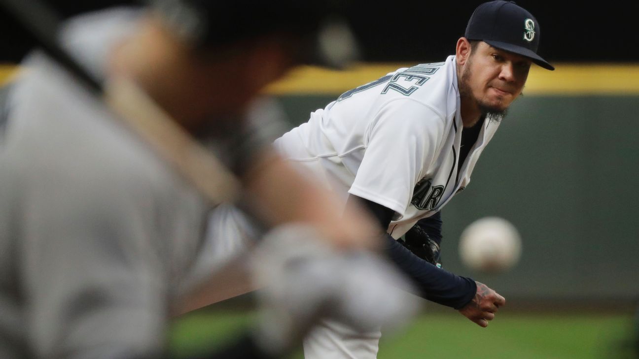 Mariners' Felix Hernandez sworn in as U.S. citizen