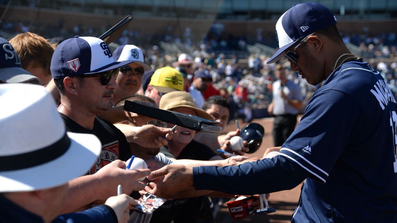 Padres notes: Naylor not all left; Hoffman's dad day; Strahm's hair;  Hosmer's socks - The San Diego Union-Tribune