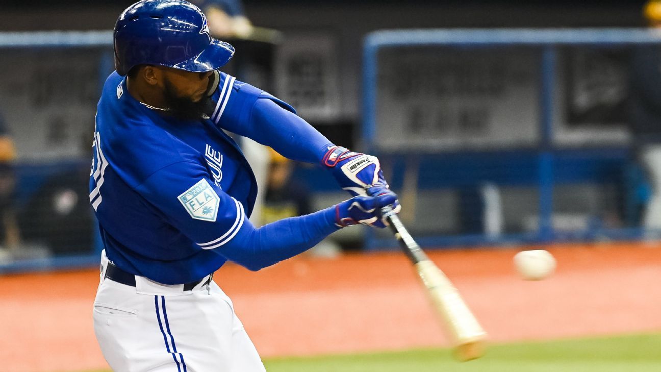 Blue Jays' Teoscar Hernandez tests positive for COVID-19