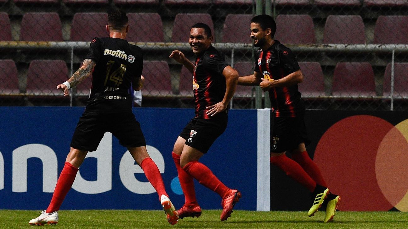 Jugador consigue gol, autogol, asistencia y es expulsado en ...