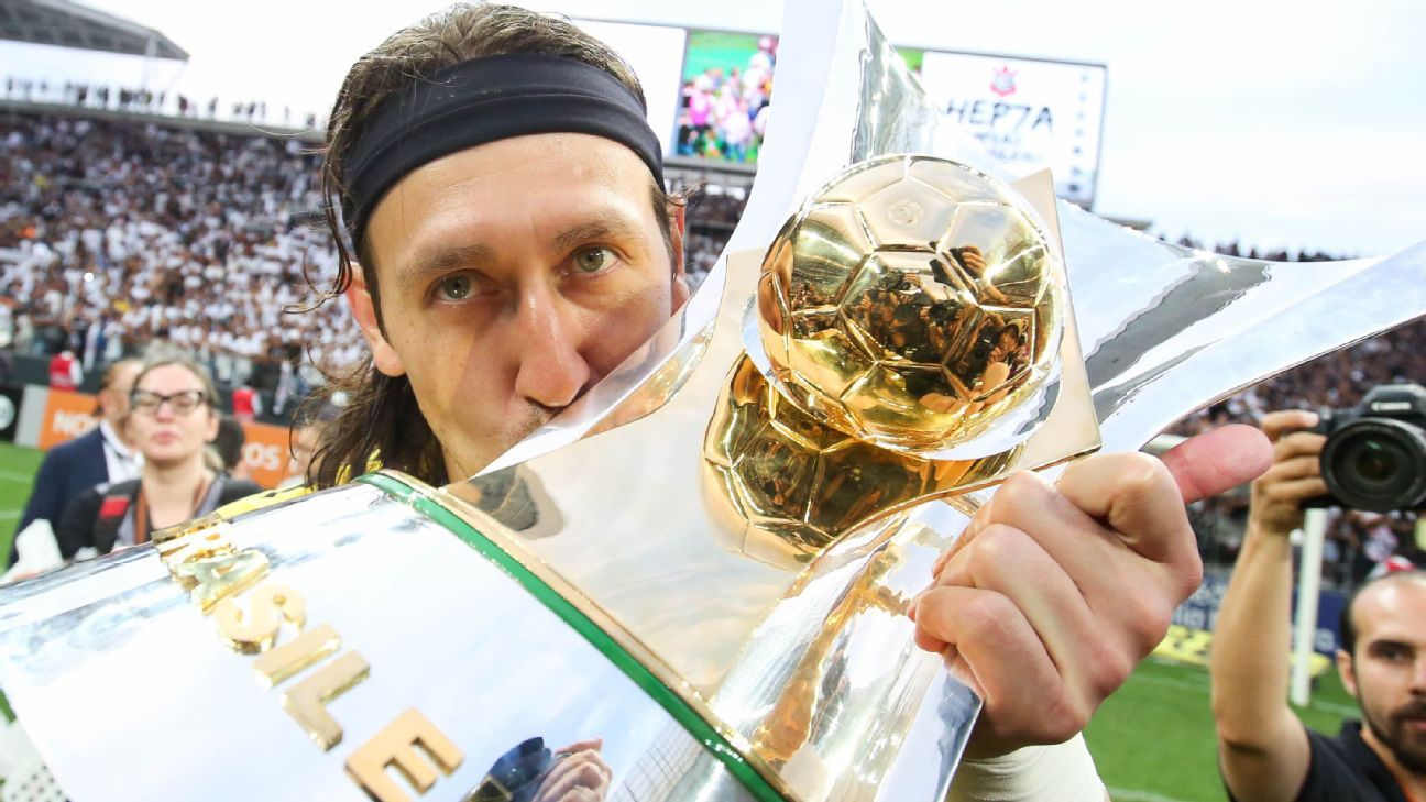 Primeiro reencontro de ídolos corintianos com a torcida: avaliação dos desempenhos.