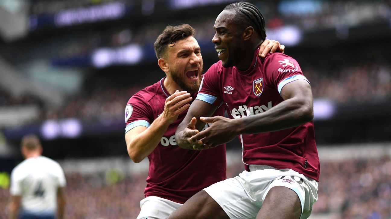 Grêmio negocia com atacante Antonio, do West Ham, revela jornal esportivo.