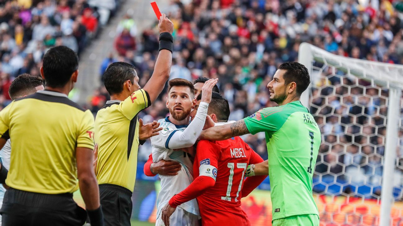 os selv sammenhængende Investere Messi's red card overshadows Argentina's encouraging win and Chile's end of  an era - ESPN