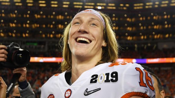 Miller Forristall of the Cleveland Browns celebrates after a first News  Photo - Getty Images