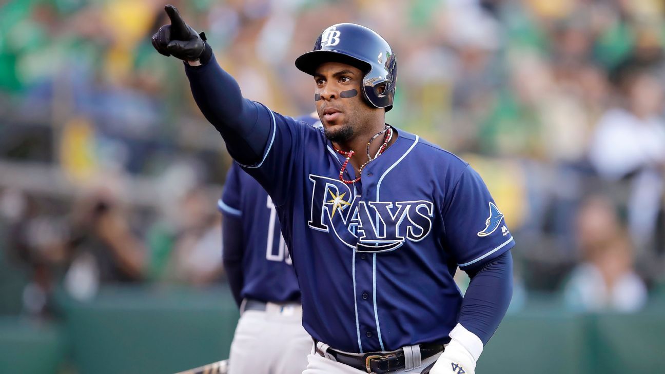 Rays pick up 1B Díaz's option, add vesting option