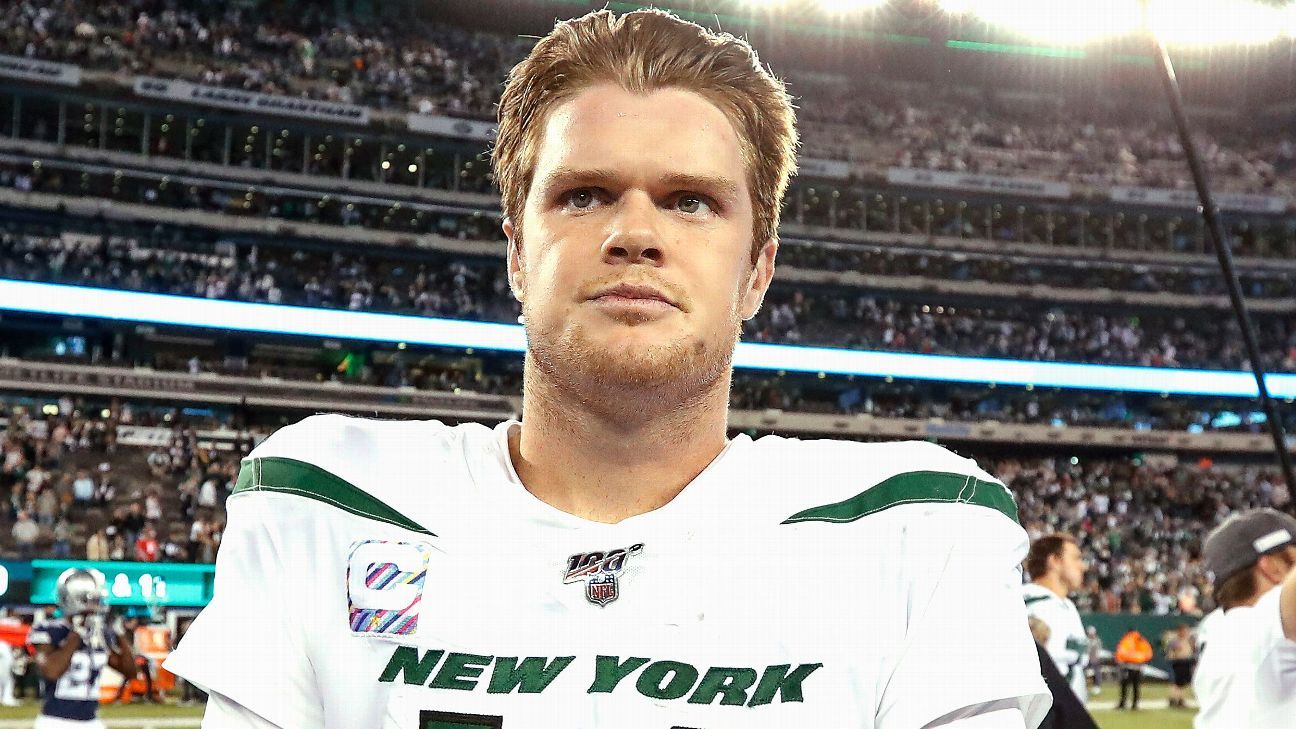 New York Jets video: Sam Darnold signs Deshaun Watson jersey