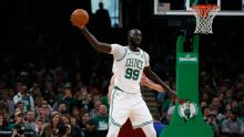 76ers firman a Tacko Fall, otros para campamento de entrenamiento