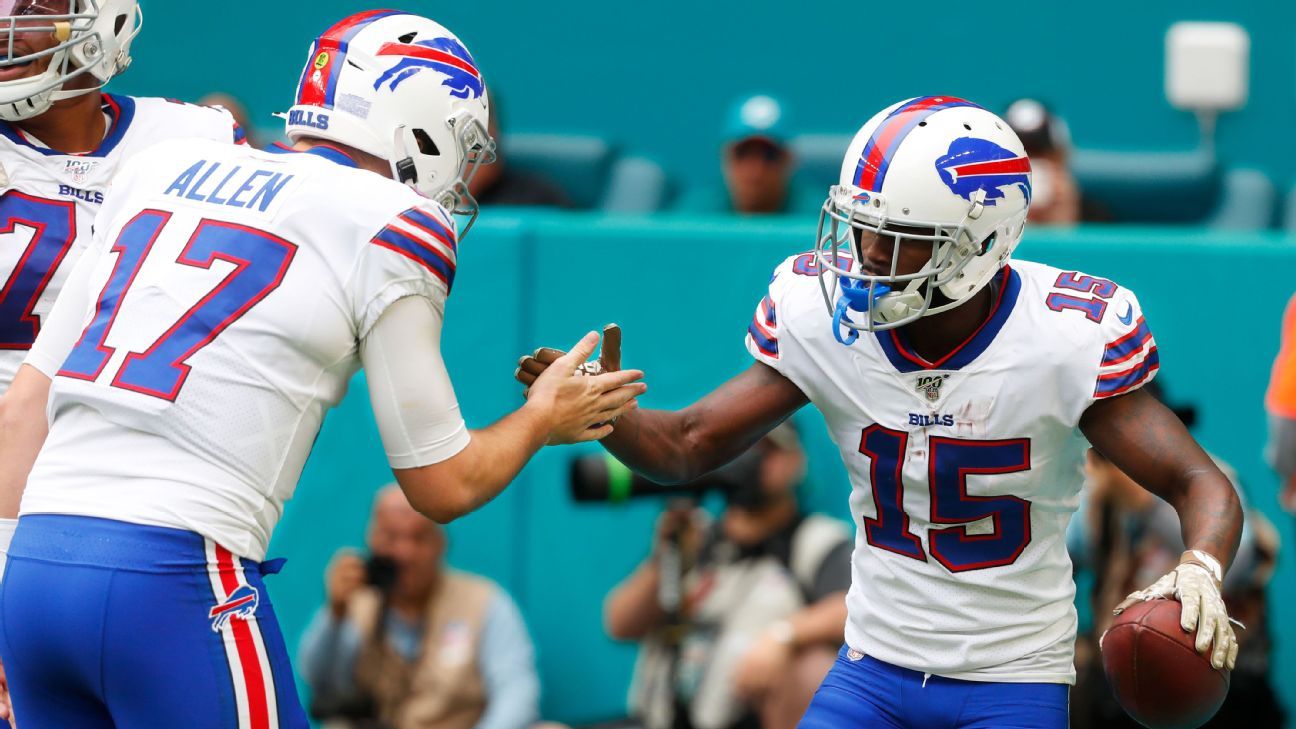 Bills' offense wakes up, keeps playoff hopes on track