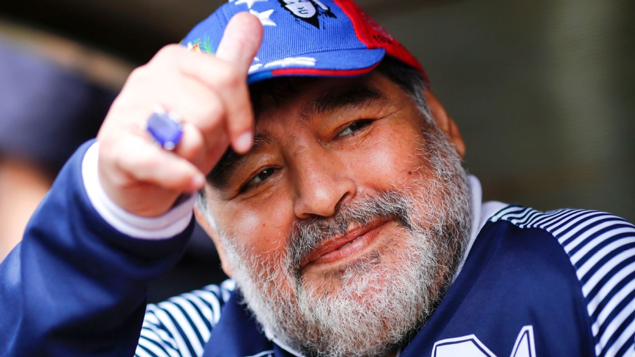 Argentina Legend Diego Maradona Reverses Course Stays As Gimnasia Manager