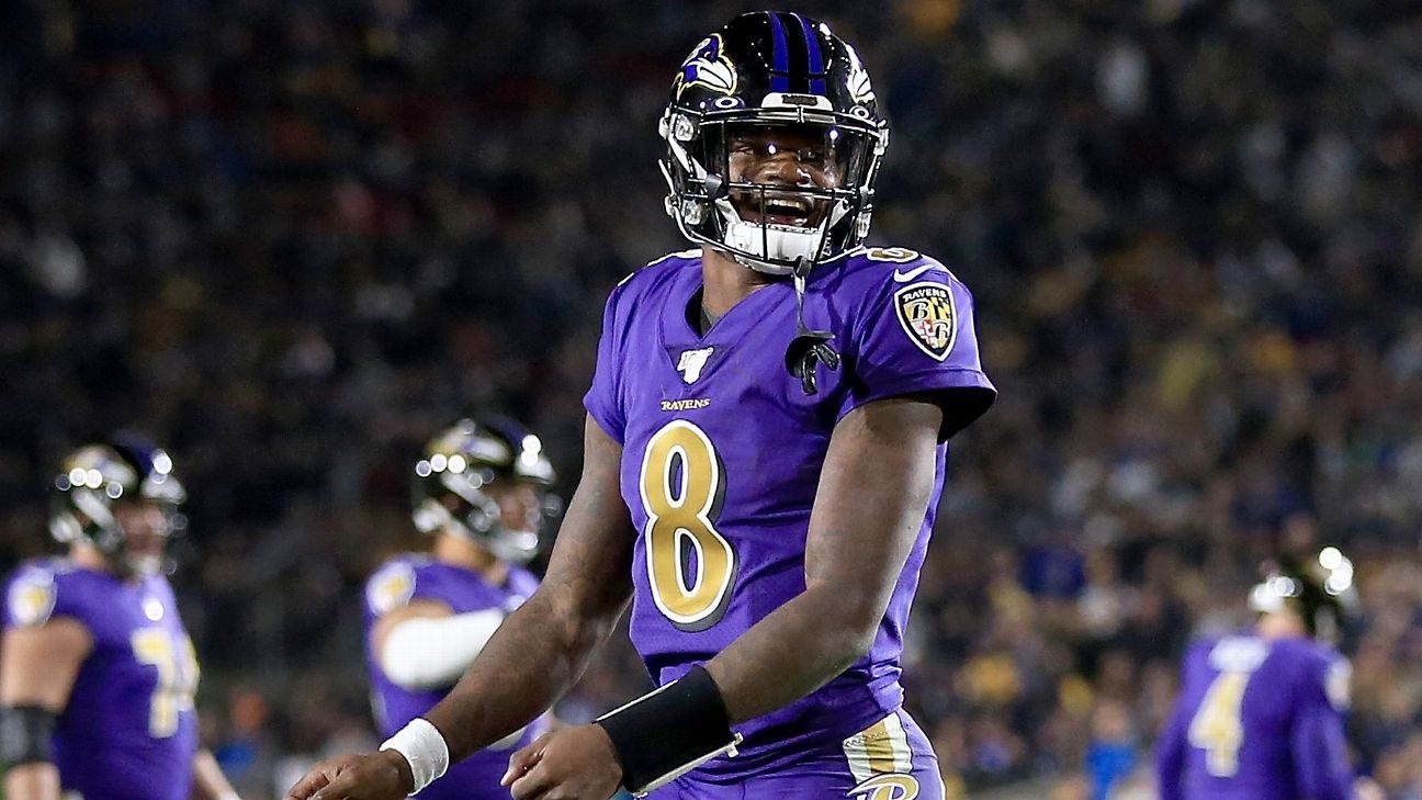 Lamar Jackson throws 5 TDs, rushes for 95 yards in 456 win over Rams
