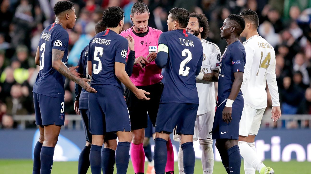 Exjogador do Barcelona detona arbitragem por lance de