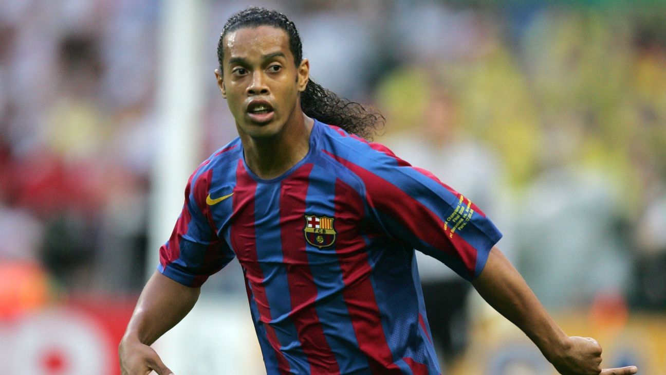 Ronaldinho nega ter mudado história do Barcelona: 'Foi um grupo de jogadores'