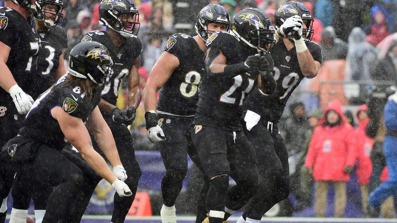 Baltimore, United States. 01st Dec, 2019. Baltimore Ravens tight end Mark  Andrews (89) celebrates a 20-yard touchdown pass against the San Francisco  49ers during the first half of an NFL game at