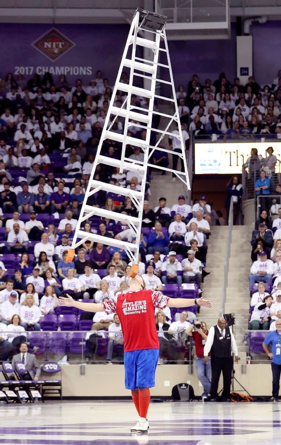 Inside College Basketball S Growing Group Of Halftime Entertainment Acts Halftime Show Ncaa Championship 2022
