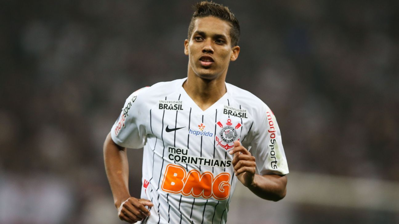 anuncia contratação de Pedrinho, exCorinthians, por um ano
