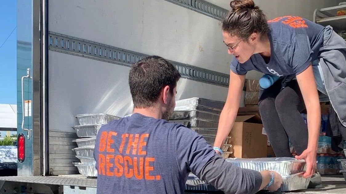 Their Super Bowl game plan: Rescue leftover food and serve it to those in  need