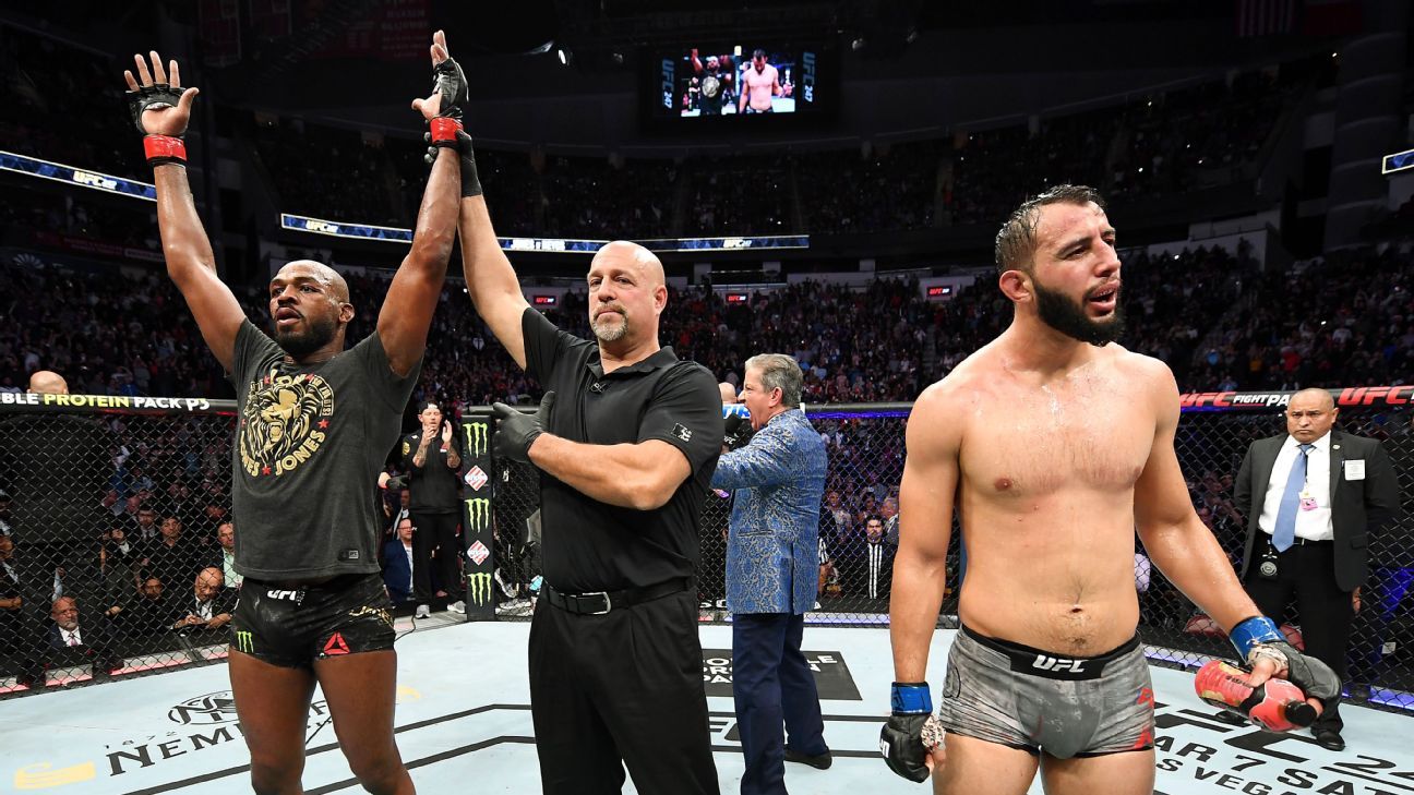 Jon Jones pressured by Dominick Reyes but pulls off another record-setting win