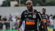 Vagner Love diz que foi campeão no Corinthians com meses de salários atrasados e cita momento atual: 'Isso aí não é desculpa'
