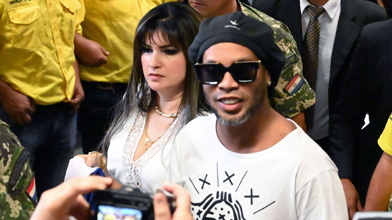 Señalan a empresaria paraguaya detrás de pasaporte falso de Ronaldinho ...