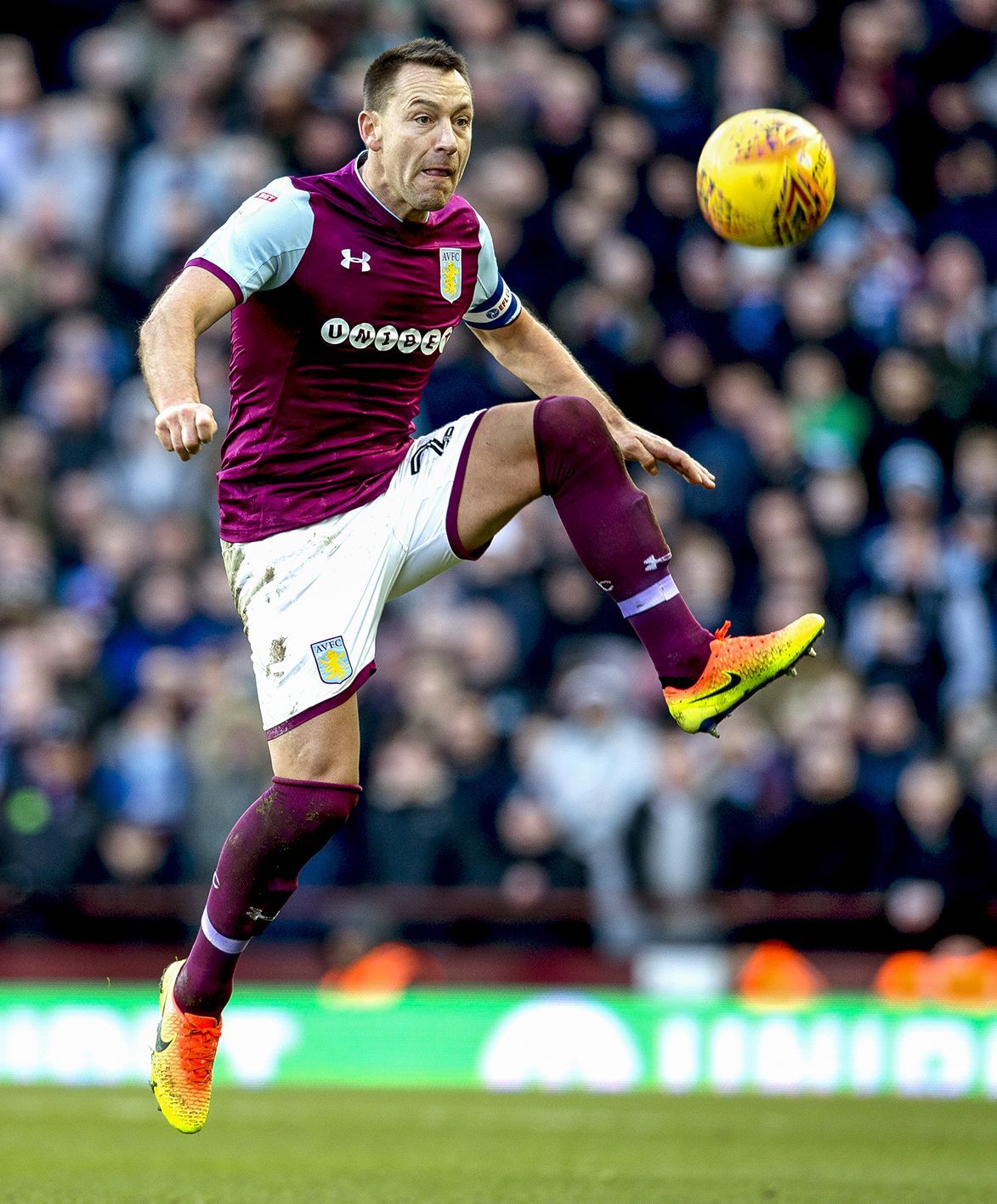 Джон Терри в форме Астон Виллы