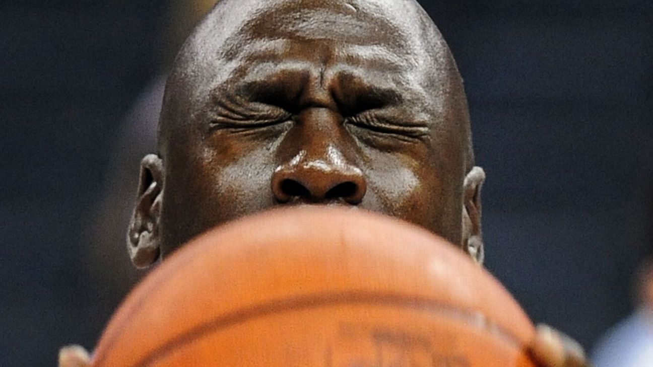 Forgotten Michael Jordan teammate who won three NBA titles explains viral  moment he tried to steal ball from sobbing MJ