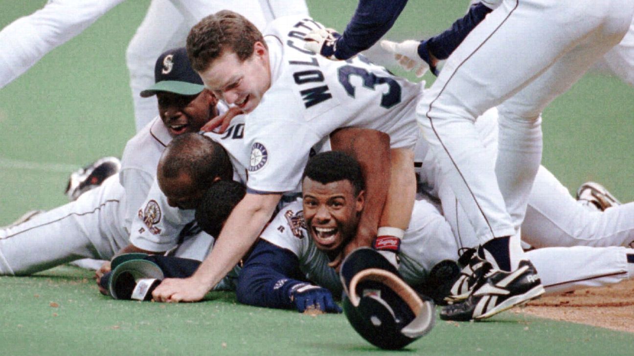 Wake Up With Ken Griffey Jr Making A Running Catch In Their Turn