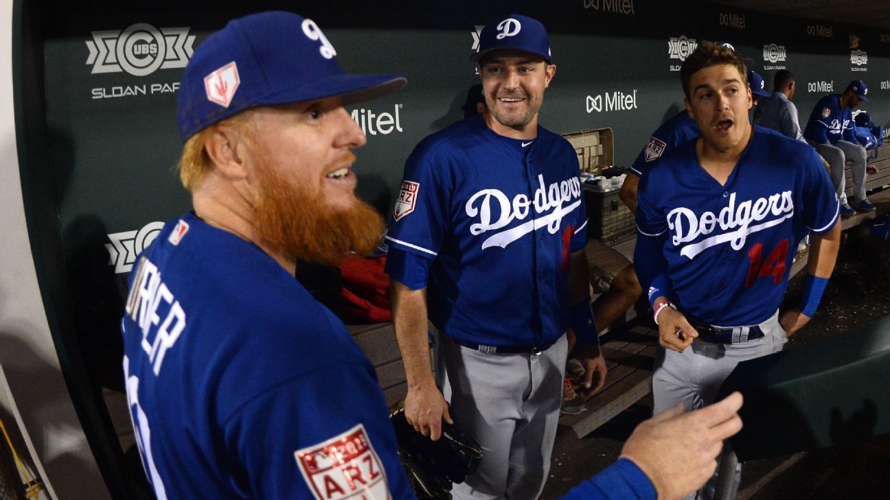 Dodgers' Chris Taylor runs into Pablo Sandoval's backside