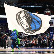 Sources: Mavs' Dereck Lively II (foot) not cleared for camp